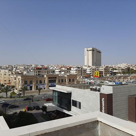 Furnished Apartments Near Mcdonald'S Al-Madina Al-Monawara St Amman Eksteriør billede