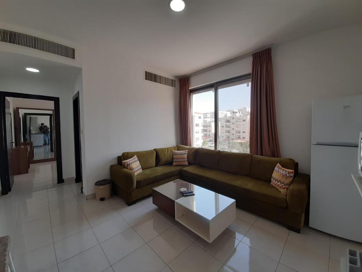Furnished Apartments Near Mcdonald'S Al-Madina Al-Monawara St Amman Eksteriør billede