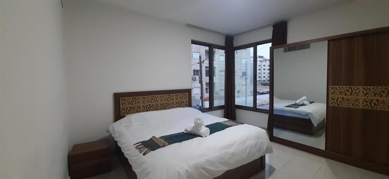 Furnished Apartments Near Mcdonald'S Al-Madina Al-Monawara St Amman Eksteriør billede
