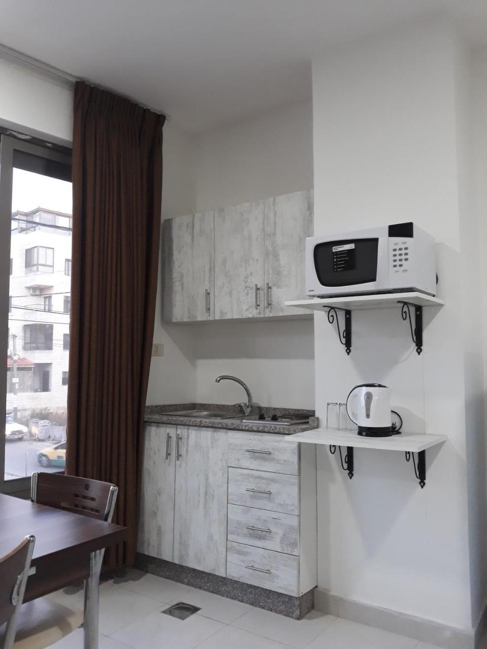 Furnished Apartments Near Mcdonald'S Al-Madina Al-Monawara St Amman Eksteriør billede